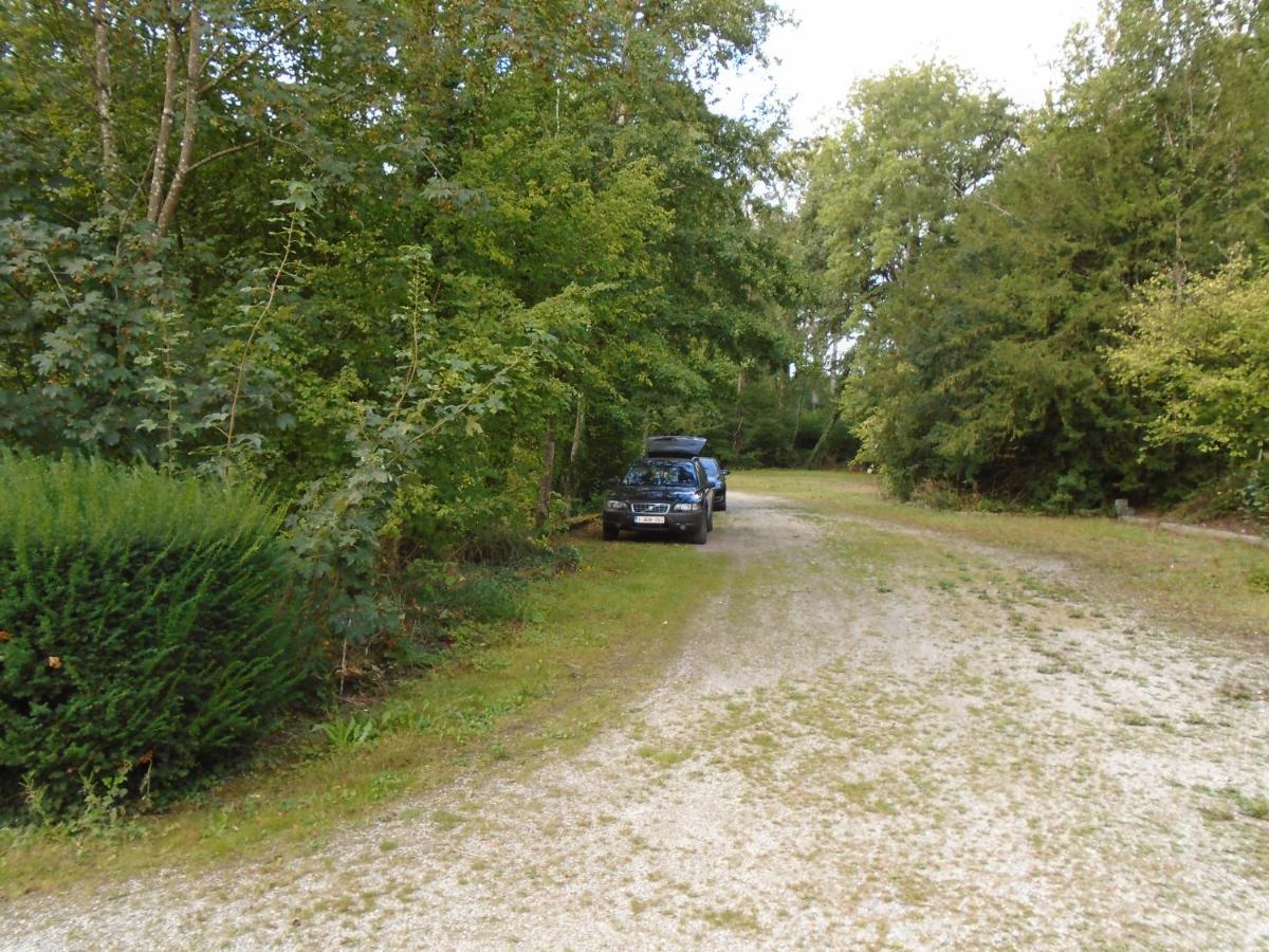 Deux Etangs Poissonneux Au Milieu Des Bois Avec Gite Moderne, La Halte Des Deux Lacs Rosée Exterior foto